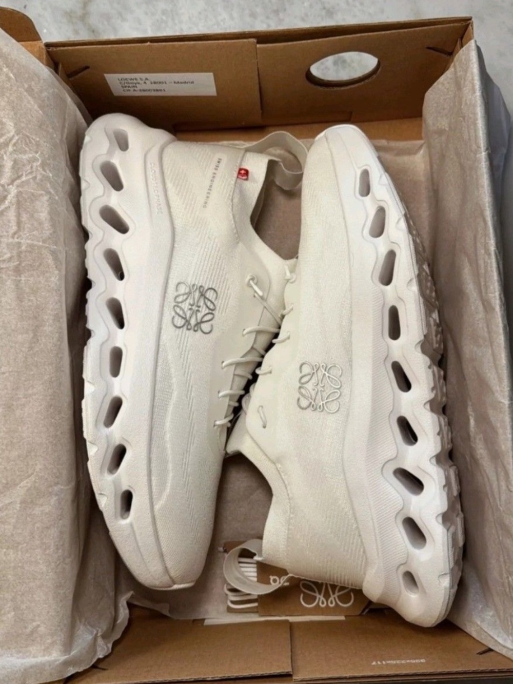 On Loewe Running Cloudtilt Cloud White